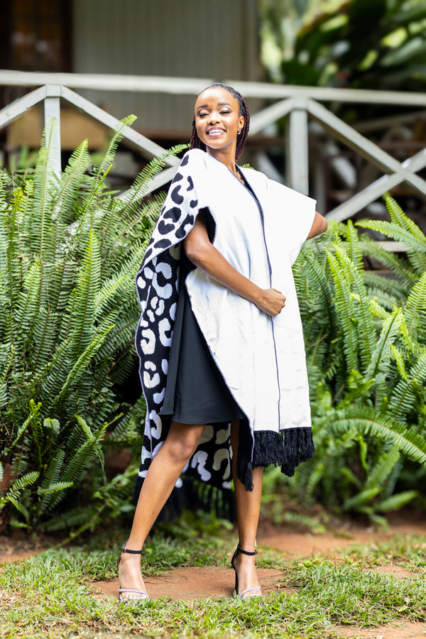 Snug Reversible Shawl - Black/White